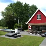 Dom wakacyjny De Noteboom 6-persoons, Verwarmd Prive Zwembad, Hottub, Overdekte Lounge Met Haard, Panorama Sauna, Sunshower, Luxe, Wifi Lievelde