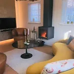 Dom wakacyjny De Noteboom 6-persoons, Verwarmd Prive Zwembad, Hottub, Overdekte Lounge Met Haard, Panorama Sauna, Sunshower, Luxe, Wifi