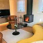 De Noteboom 6-persoons, Verwarmd Prive Zwembad, Hottub, Overdekte Lounge Met Haard, Panorama Sauna, Sunshower, Luxe, Wifi *