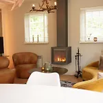 Dom wakacyjny De Noteboom 6-persoons, Verwarmd Prive Zwembad, Hottub, Overdekte Lounge Met Haard, Panorama Sauna, Sunshower, Luxe, Wifi *