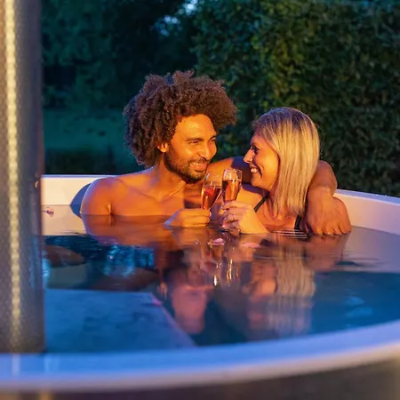 De Noteboom 6-persoons, Verwarmd Prive Zwembad, Hottub, Overdekte Lounge Met Haard, Panorama Sauna, Sunshower, Luxe, Wifi * Lievelde