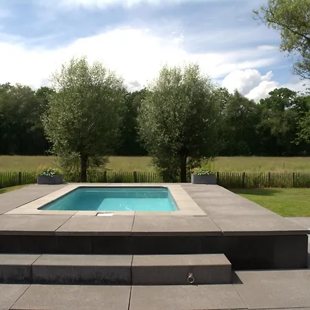 Dom wakacyjny De Noteboom 6-persoons, Verwarmd Prive Zwembad, Hottub, Overdekte Lounge Met Haard, Panorama Sauna, Sunshower, Luxe, Wifi