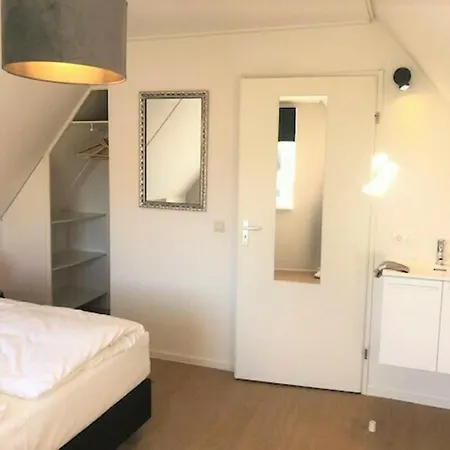 Holiday home De Noteboom 6-persoons, Verwarmd Prive Zwembad, Hottub, Overdekte Lounge Met Haard, Panorama Sauna, Sunshower, Luxe, Wifi *