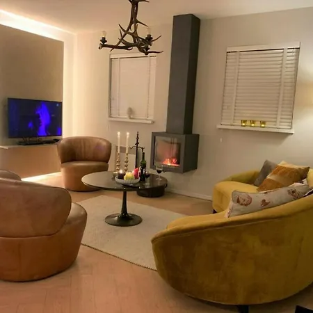 De Noteboom 6-persoons, Verwarmd Prive Zwembad, Hottub, Overdekte Lounge Met Haard, Panorama Sauna, Sunshower, Luxe, Wifi Holiday home