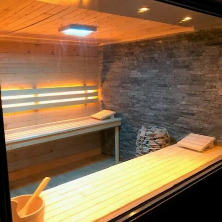 De Noteboom 6-persoons, Verwarmd Prive Zwembad, Hottub, Overdekte Lounge Met Haard, Panorama Sauna, Sunshower, Luxe, Wifi Nyaraló Lievelde