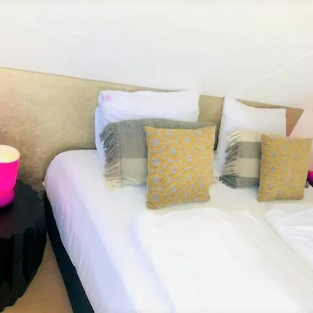 Holiday home De Noteboom 6-persoons, Verwarmd Prive Zwembad, Hottub, Overdekte Lounge Met Haard, Panorama Sauna, Sunshower, Luxe, Wifi *