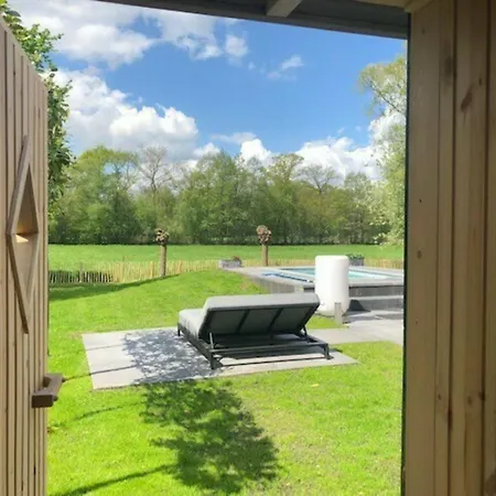 De Noteboom 6-persoons, Verwarmd Prive Zwembad, Hottub, Overdekte Lounge Met Haard, Panorama Sauna, Sunshower, Luxe, Wifi *