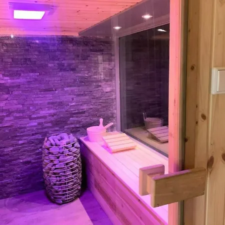 De Noteboom 6-persoons, Verwarmd Prive Zwembad, Hottub, Overdekte Lounge Met Haard, Panorama Sauna, Sunshower, Luxe, Wifi * Lievelde