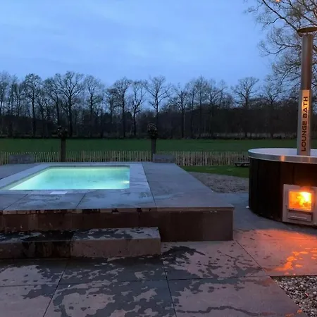 De Noteboom 6-persoons, Verwarmd Prive Zwembad, Hottub, Overdekte Lounge Met Haard, Panorama Sauna, Sunshower, Luxe, Wifi Nyaraló *