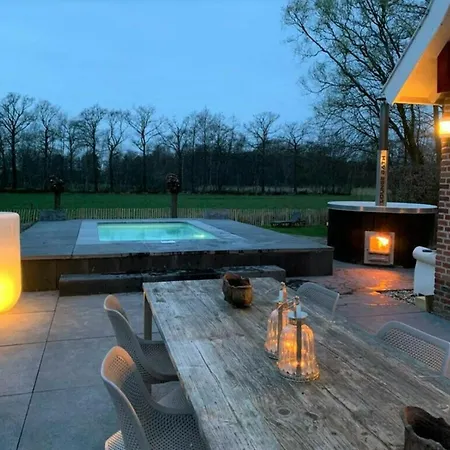 De Noteboom 6-persoons, Verwarmd Prive Zwembad, Hottub, Overdekte Lounge Met Haard, Panorama Sauna, Sunshower, Luxe, Wifi Nyaraló