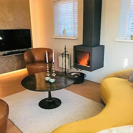 De Noteboom 6-persoons, Verwarmd Prive Zwembad, Hottub, Overdekte Lounge Met Haard, Panorama Sauna, Sunshower, Luxe, Wifi *