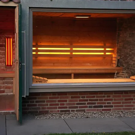 De Noteboom 6-persoons, Verwarmd Prive Zwembad, Hottub, Overdekte Lounge Met Haard, Panorama Sauna, Sunshower, Luxe, Wifi Lievelde