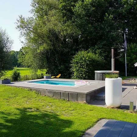 De Noteboom 6-persoons, Verwarmd Prive Zwembad, Hottub, Overdekte Lounge Met Haard, Panorama Sauna, Sunshower, Luxe, Wifi * Lievelde