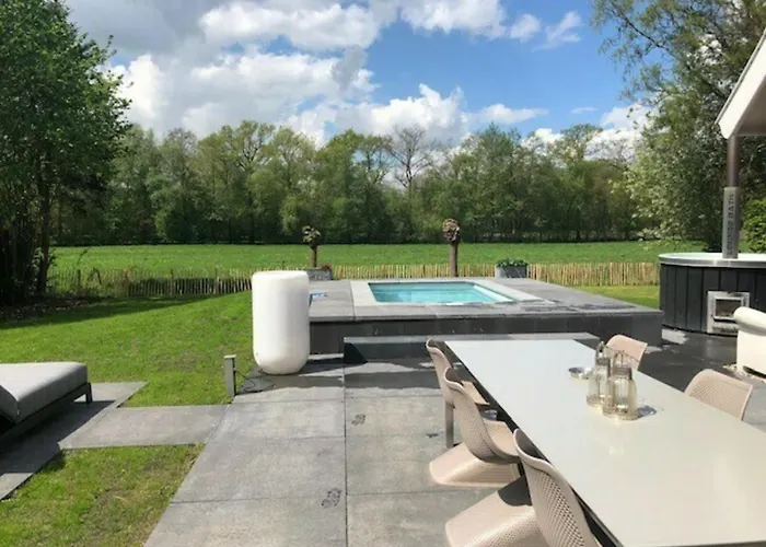 De Noteboom 6-persoons, Verwarmd Prive Zwembad, Hottub, Overdekte Lounge Met Haard, Panorama Sauna, Sunshower, Luxe, Wifi Lievelde