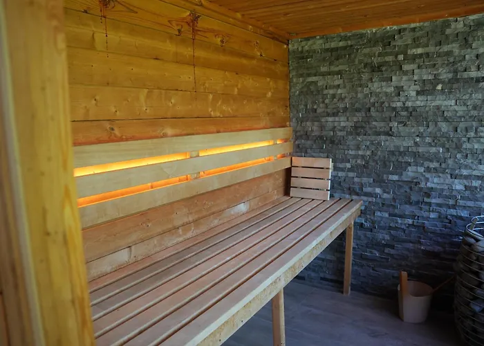 De Noteboom 6-persoons, Verwarmd Prive Zwembad, Hottub, Overdekte Lounge Met Haard, Panorama Sauna, Sunshower, Luxe, Wifi * Lievelde