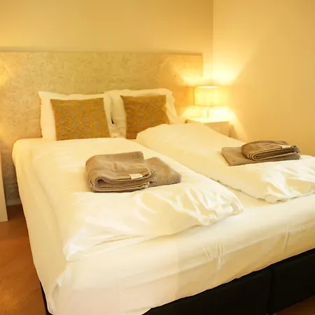 De Noteboom 6-persoons, Verwarmd Prive Zwembad, Hottub, Overdekte Lounge Met Haard, Panorama Sauna, Sunshower, Luxe, Wifi * Lievelde