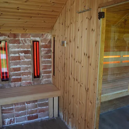 De Noteboom 6-persoons, Verwarmd Prive Zwembad, Hottub, Overdekte Lounge Met Haard, Panorama Sauna, Sunshower, Luxe, Wifi * Lievelde