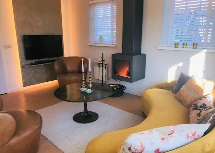 Casa vacanze De Noteboom 6-persoons, Verwarmd Privé Zwembad, Hottub, Overdekte Lounge Met Haard, Panorama Sauna, Sunshower, Luxe, Wifi