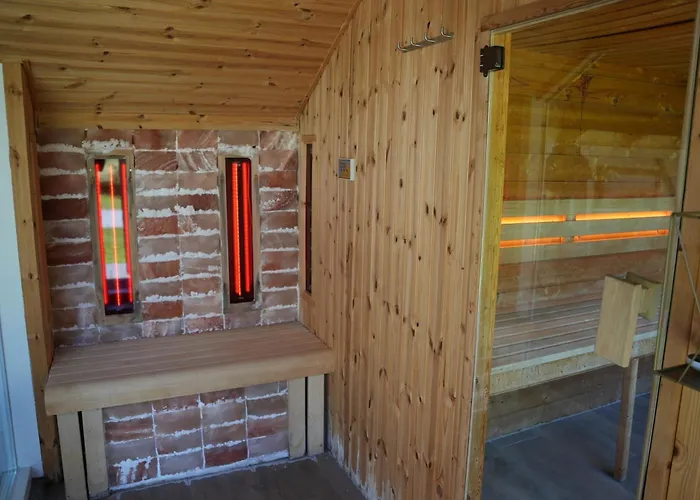 De Noteboom 6-persoons, Verwarmd Privé Zwembad, Hottub, Overdekte Lounge Met Haard, Panorama Sauna, Sunshower, Luxe, Wifi * Lievelde